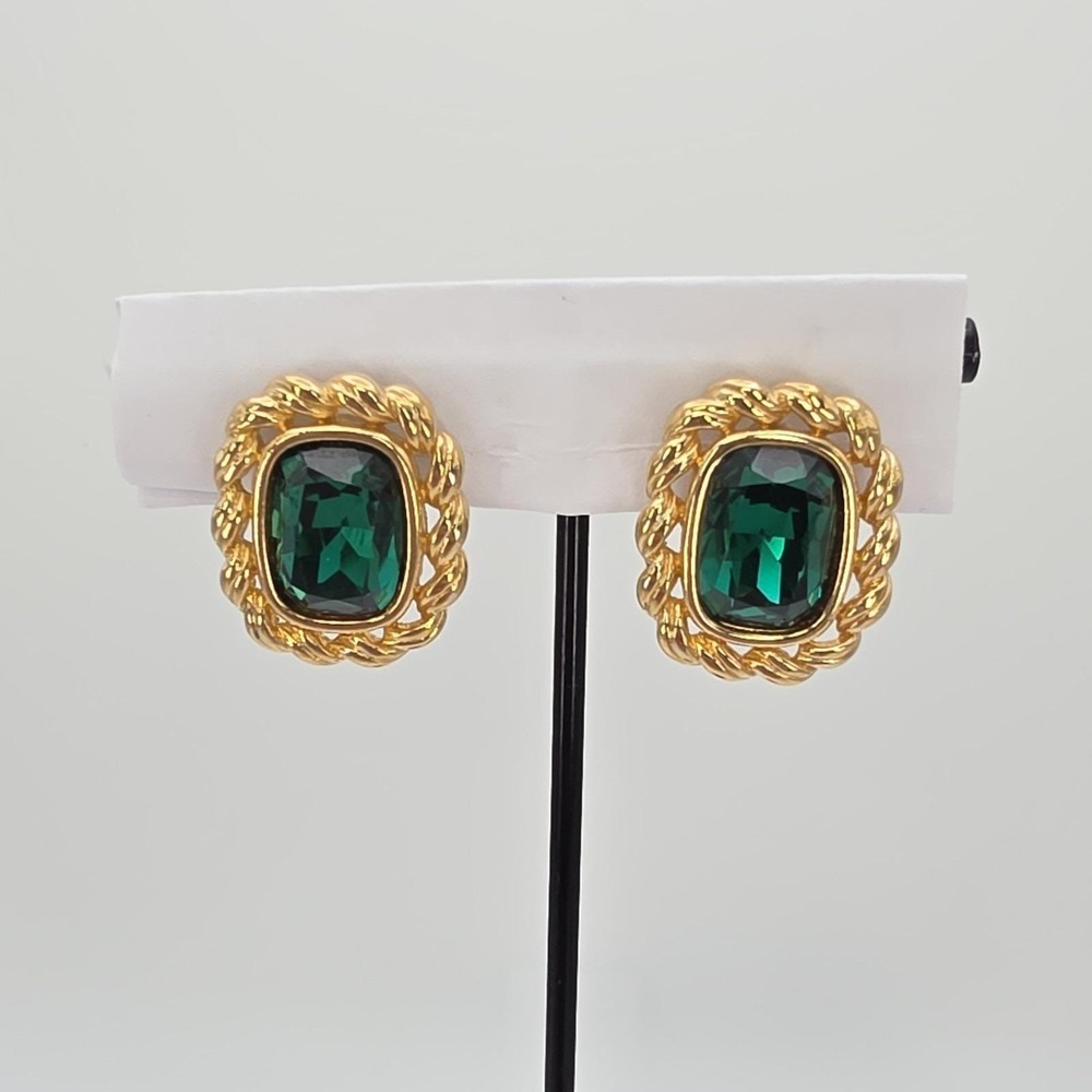 Vintage SWAROVSKI Signed Earrings Green‎ Crystal 18k Yellow Gold Plate Clip-On